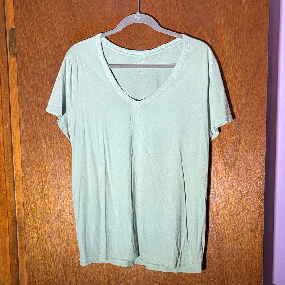 Universal Thread Light Green V-Neck Short Sleeve Tee